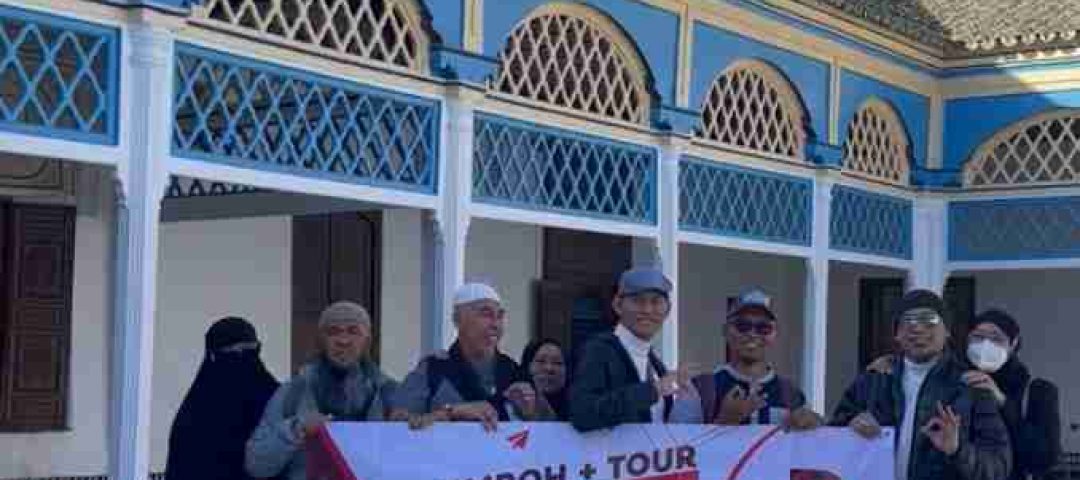 perbedaan umroh backpacker dan umroh reguler